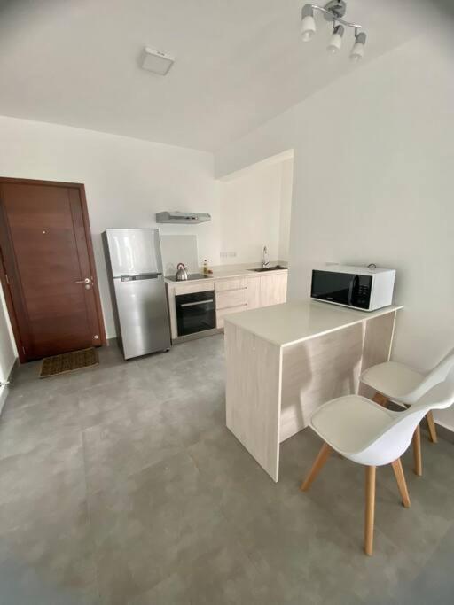 Sandstone Apartment A Walk To The Beach Flic-en-Flacq Extérieur photo