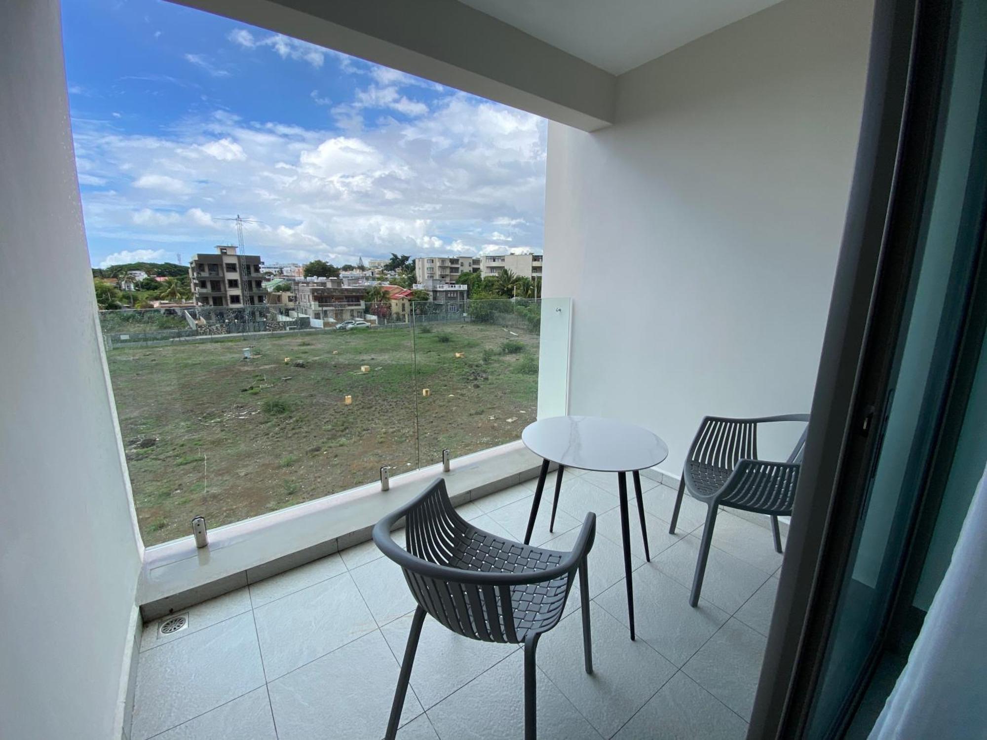 Sandstone Apartment A Walk To The Beach Flic-en-Flacq Extérieur photo